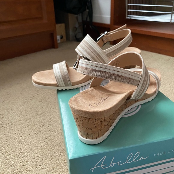 Beige/cream fabric Abella Sandals with cork wedge.Size 8  Super comfy worn once! - Picture 4 of 4